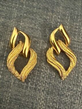 Signed Napier Textured Dangle Drop Doorknocker Style Earrings Power Dressing